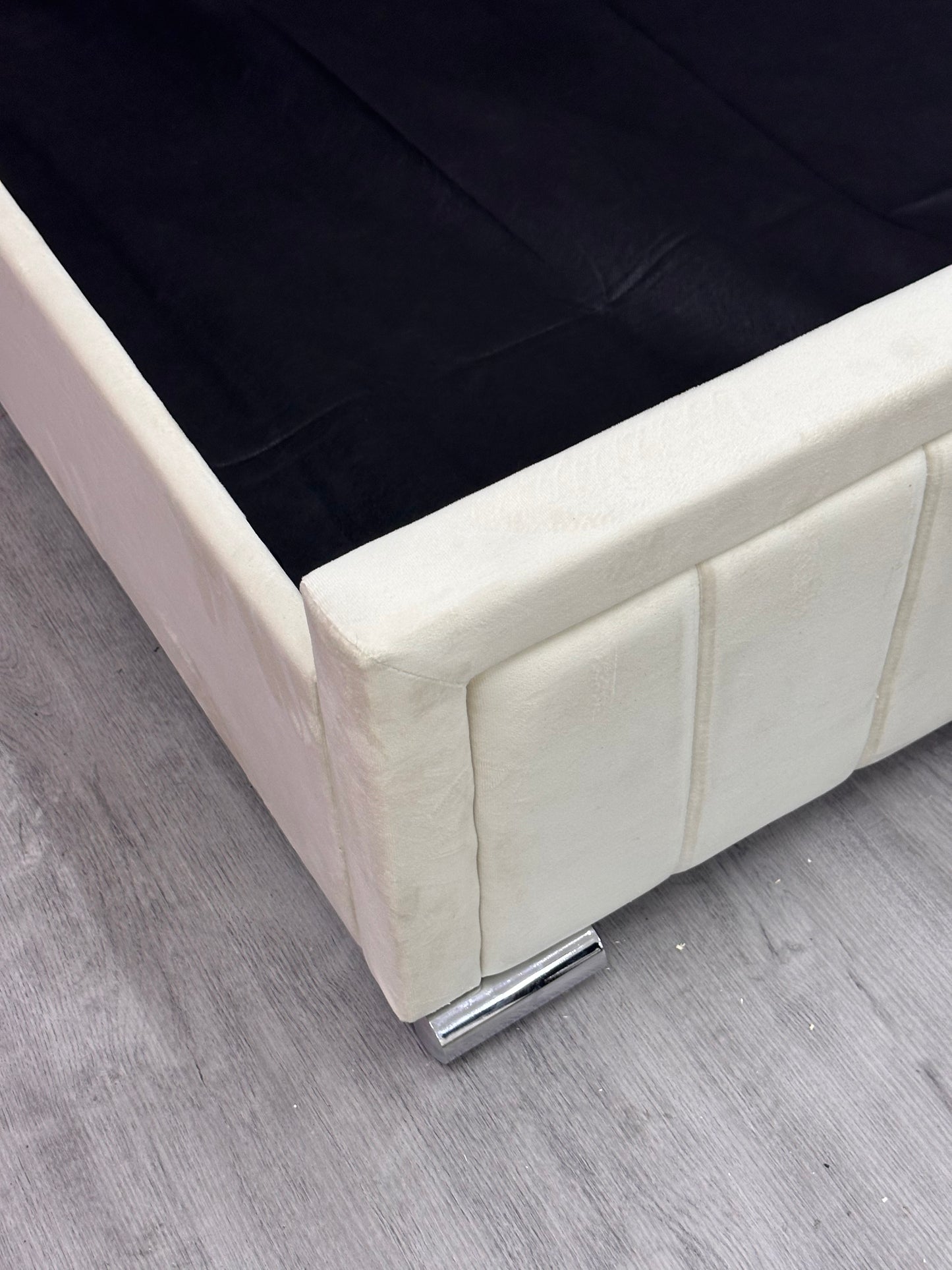 Grand Panel Double 4ft6 Ottoman Storage bed - Cream